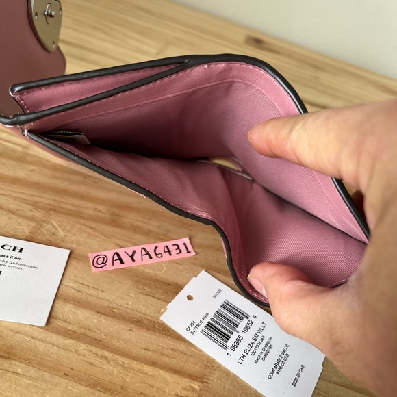 Coach Wallet🎈🎈 - Picture 7 of 10